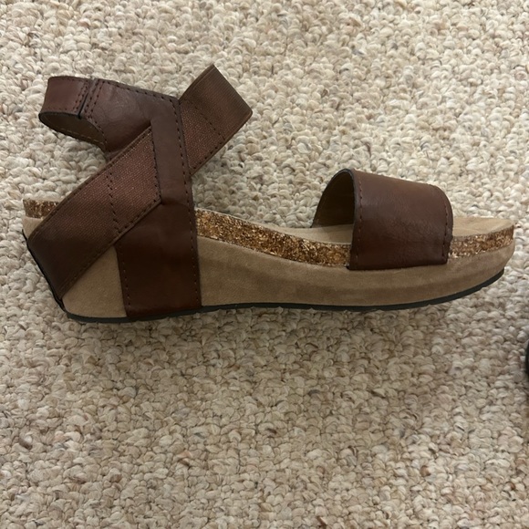 Women’s shoes - Picture 3 of 6